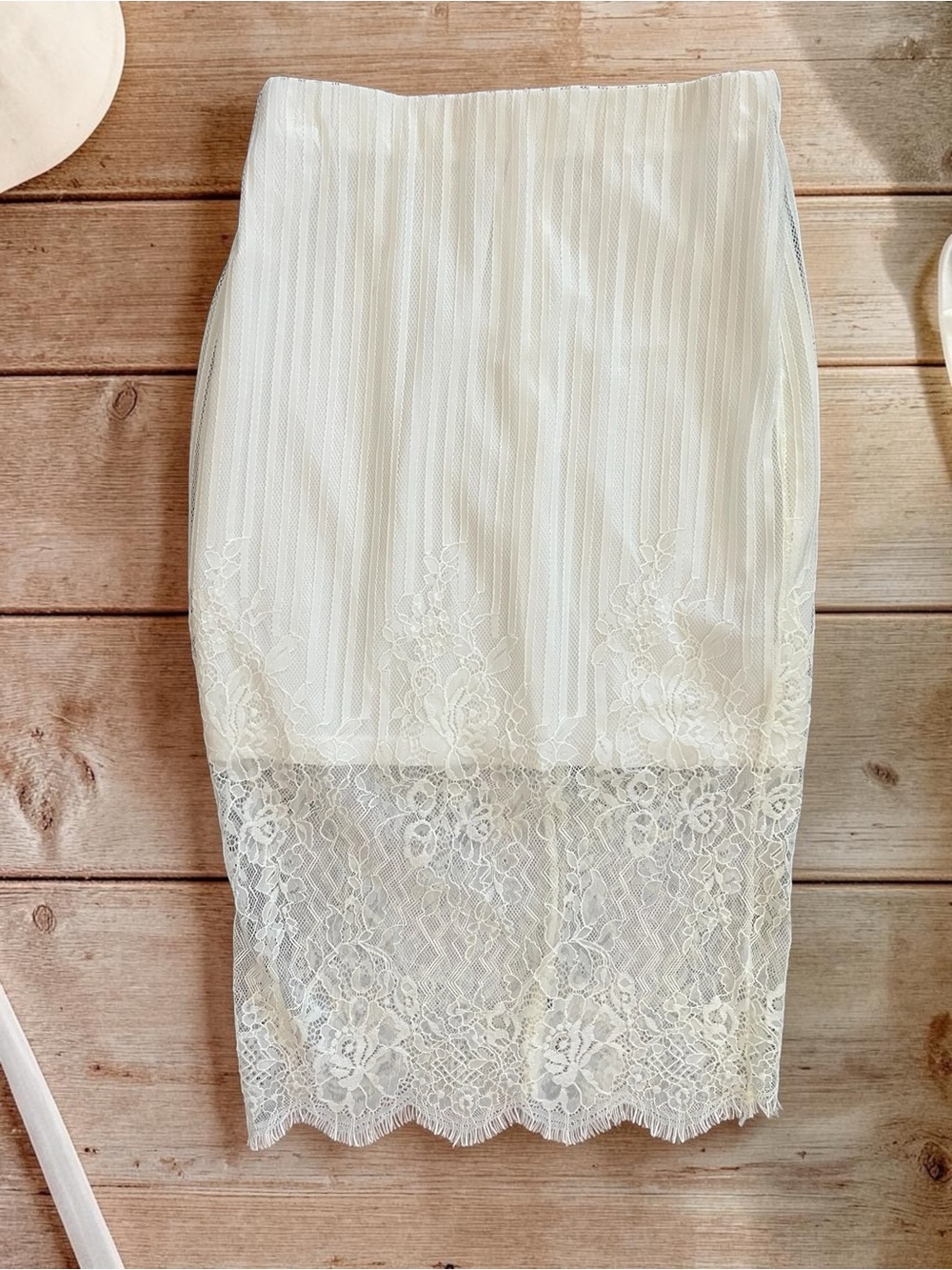 Latiste by Amy Ivory Lace Pencil Midi Skirt Small